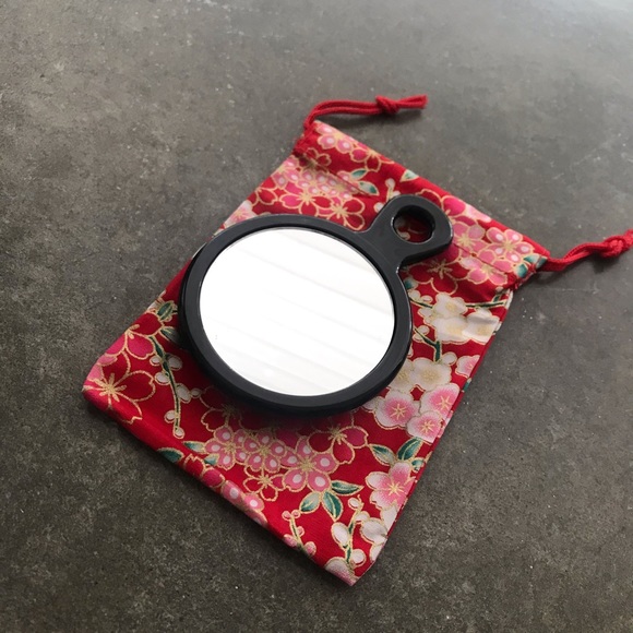Hand Mirror & Pouch - Picture 2 of 11